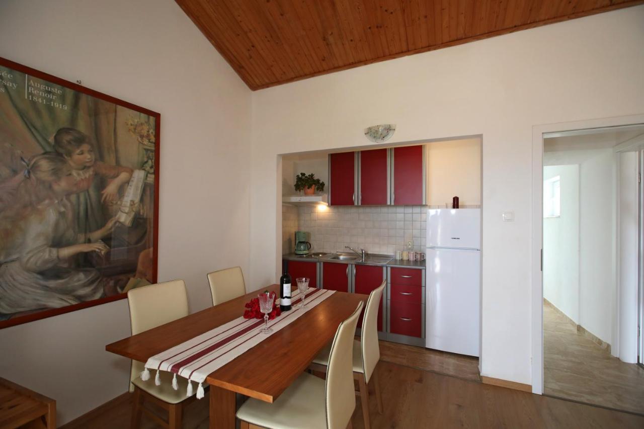 Apartments Noemi Malinska Exterior photo