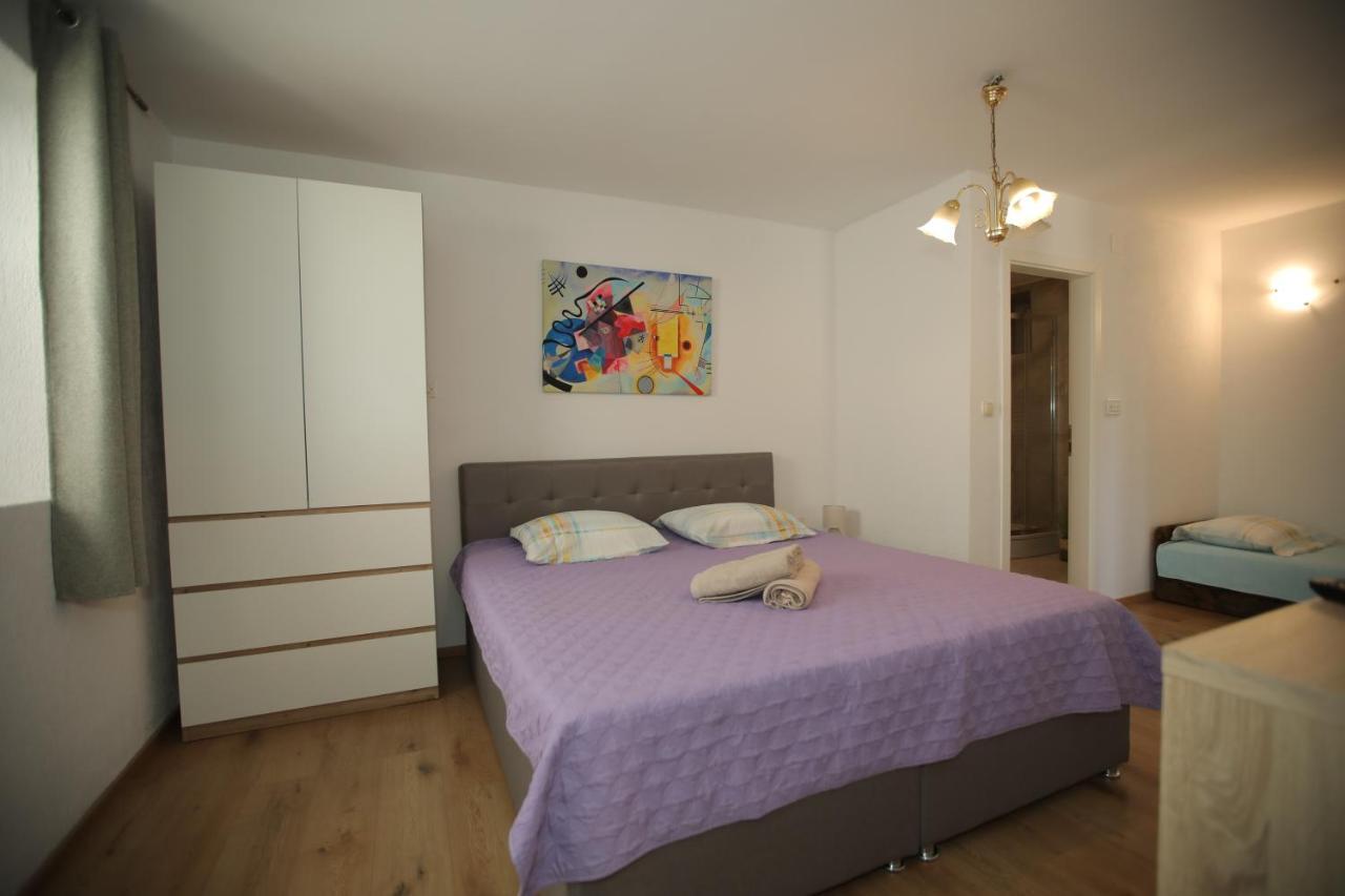 Apartments Noemi Malinska Exterior photo