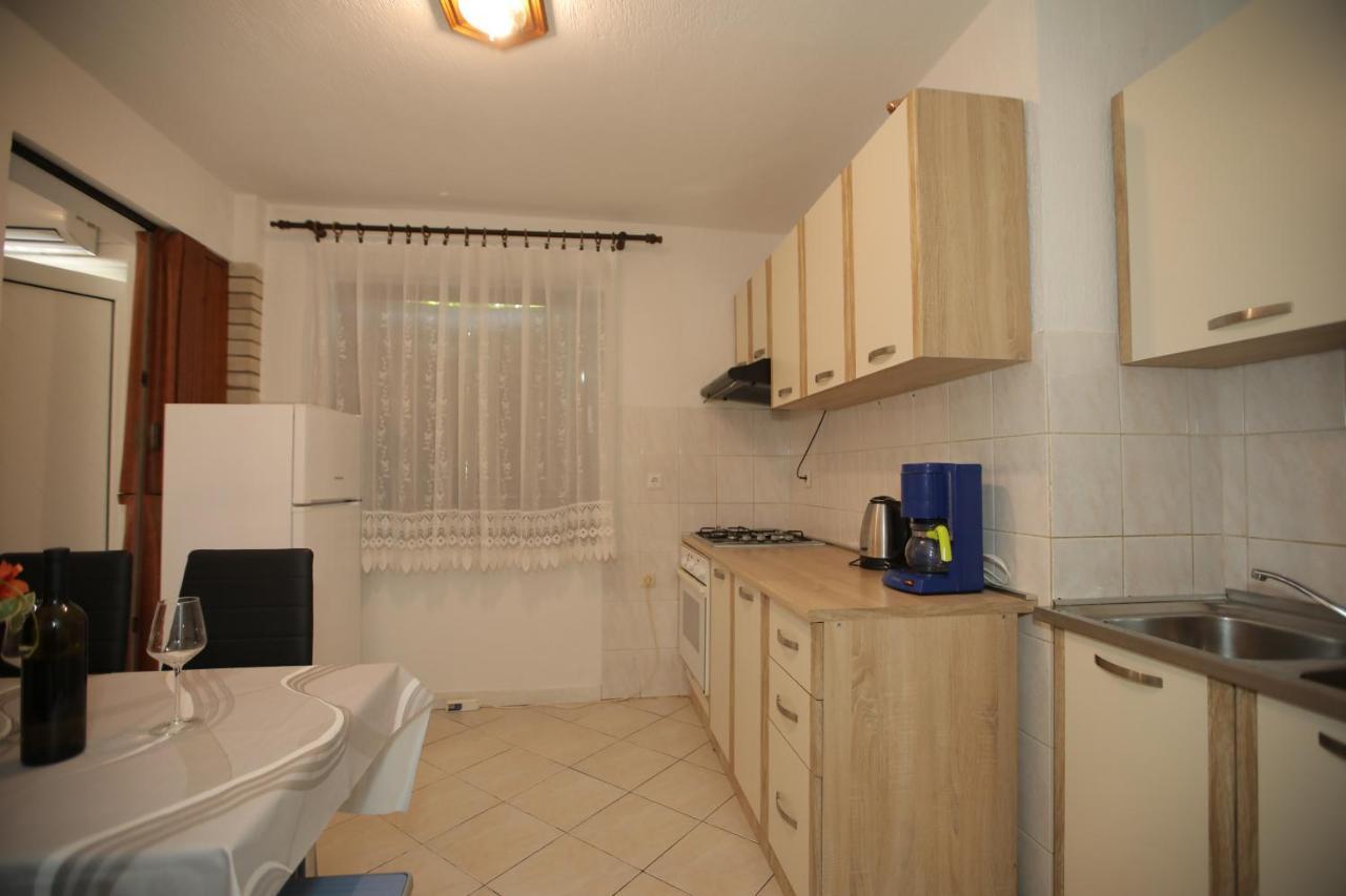 Apartments Noemi Malinska Exterior photo